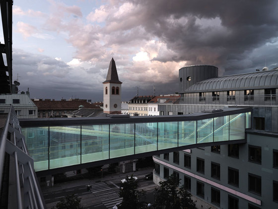 Solid+Architecture-Skywalk-02